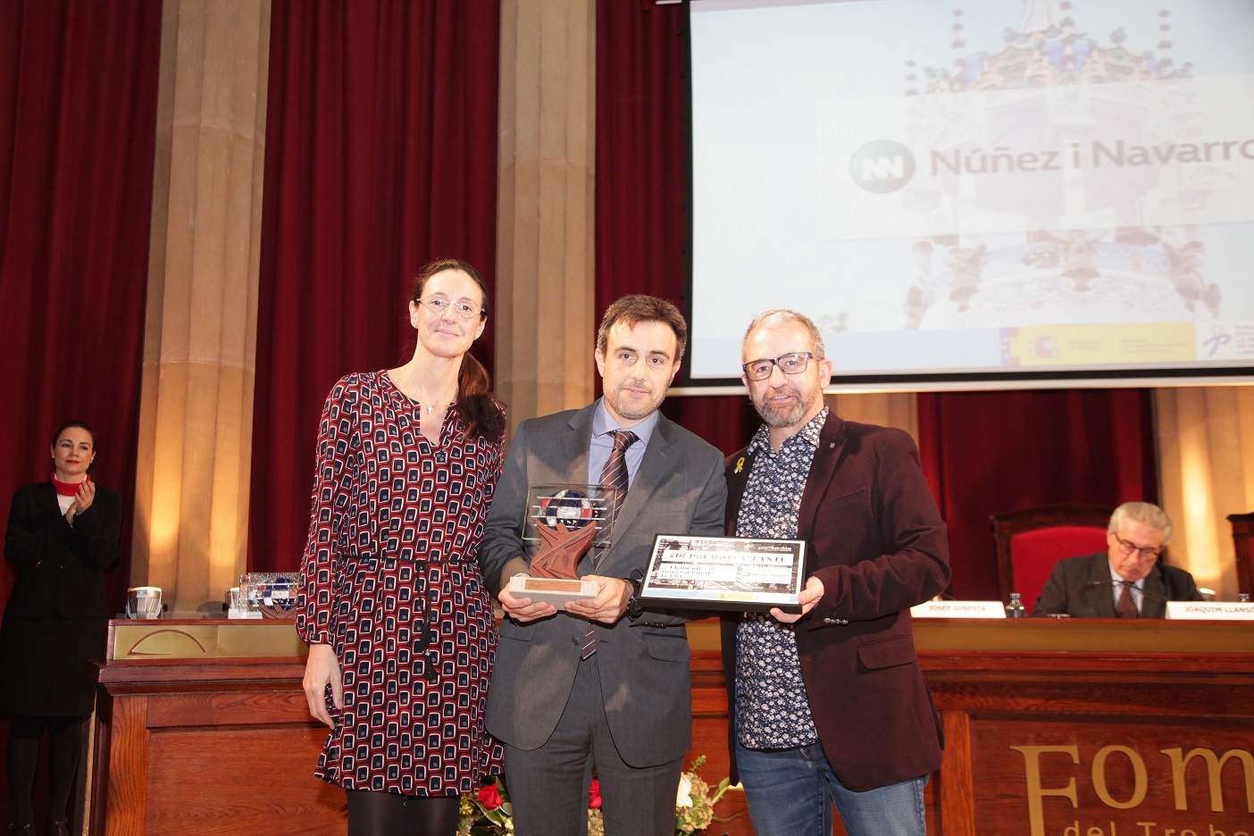 Jordi Cabedo recogiendo en nombre de Núñez i Navarro el premio Atlante por la gestión de la prevención en La Rotonda