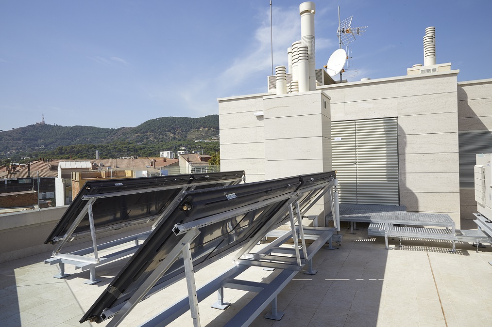 Panel solar de tubos de vacío para producir ACS | NN Promoción Passeig de Gràcia, 125-127