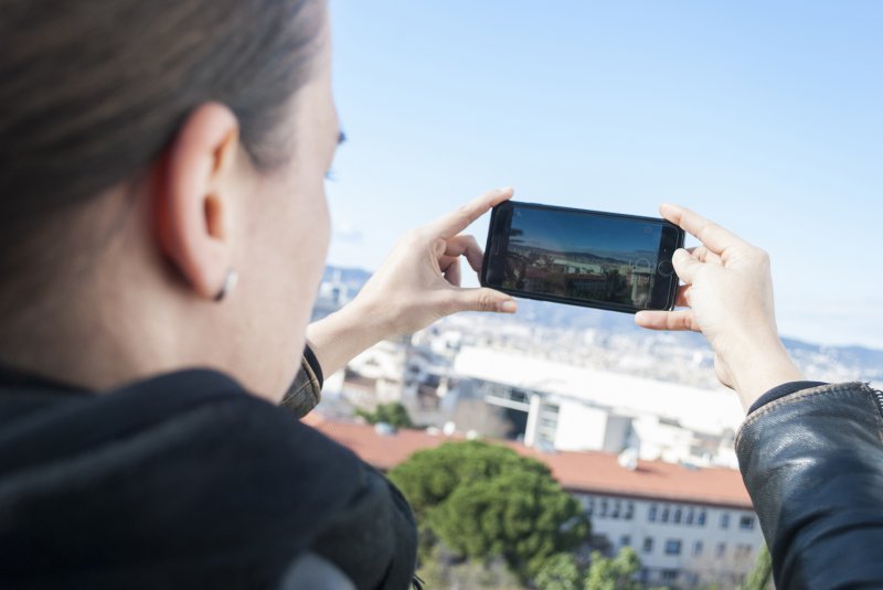 Panorámica de la ciudad vista desde un smartphone
